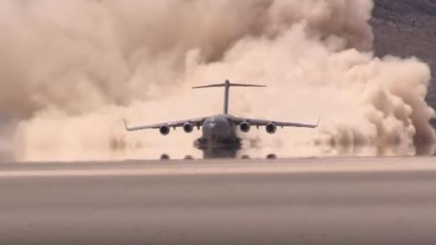 Απογείωση – προσγείωση ενός C – 17 (βίντεο)